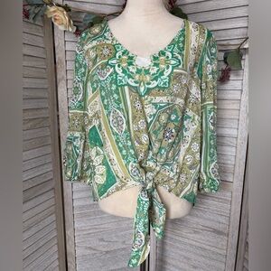 OLIVIA & MARTIN Women’s Size XL Vibrant Green & White Tie-Front Floral Blouse